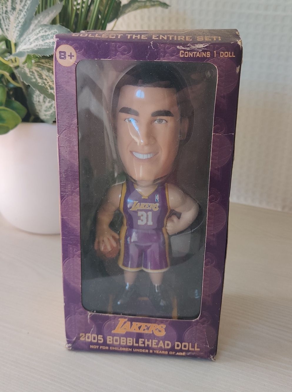 Vintage 2005 Los Angeles Lakers bobblehead player #31 doll